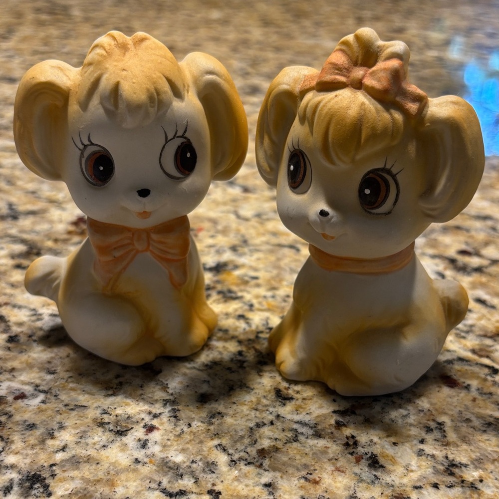 Adorable Vintage Bisque Puppy Salt &‎ Pepper